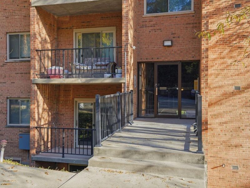 521 W Martin Luther King Drive, Unit A8, Cincinnati, OH 45220 Photo 3