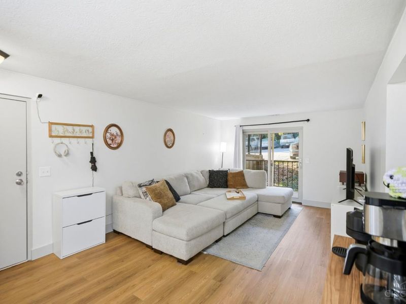 521 W Martin Luther King Drive, Unit A8, Cincinnati, OH 45220 Photo 5