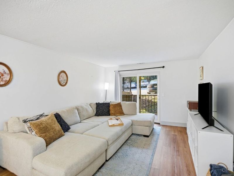 521 W Martin Luther King Drive, Unit A8, Cincinnati, OH 45220 Photo 6