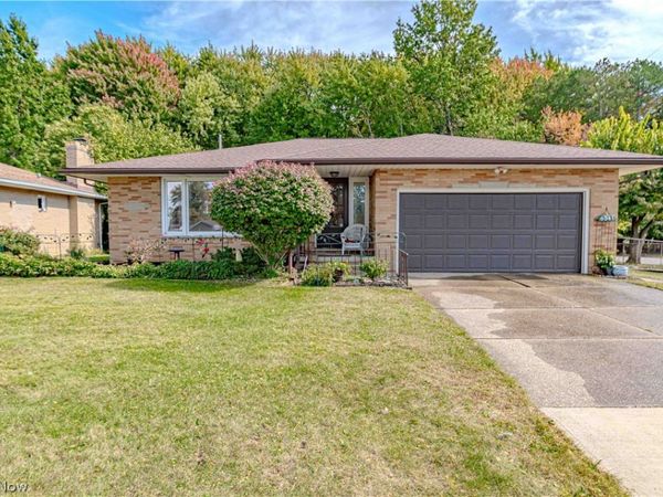 6541 Fairweather Drive , Middleburg Heights, OH 44130