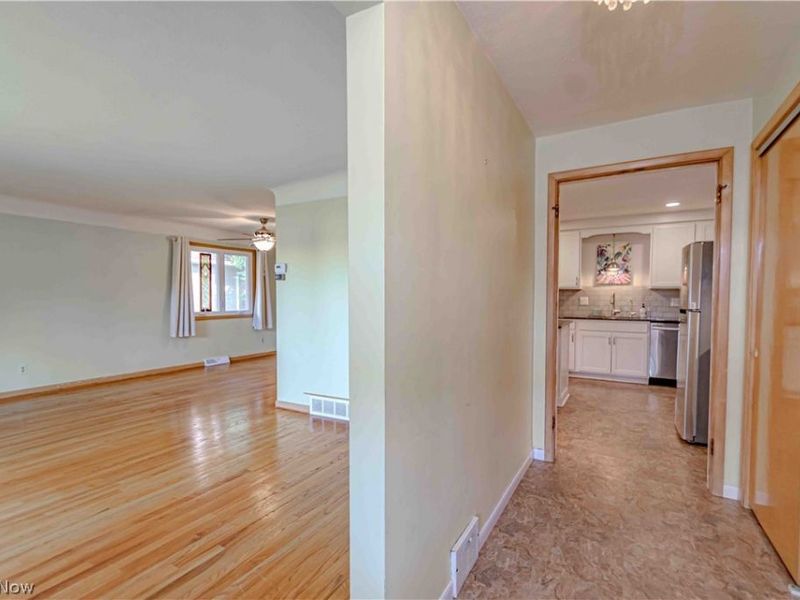6541 Fairweather Drive, Middleburg Heights, OH 44130 Photo 3