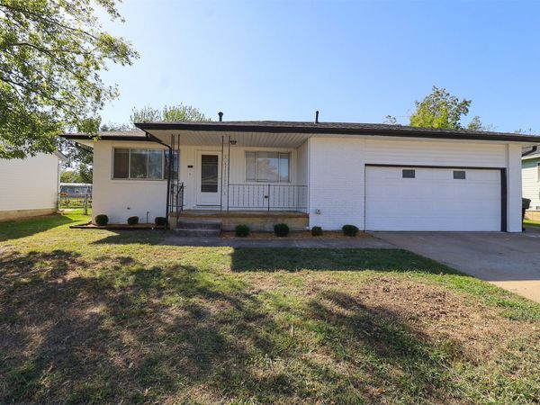 810 N Dogwood Street, Owasso, OK 74055