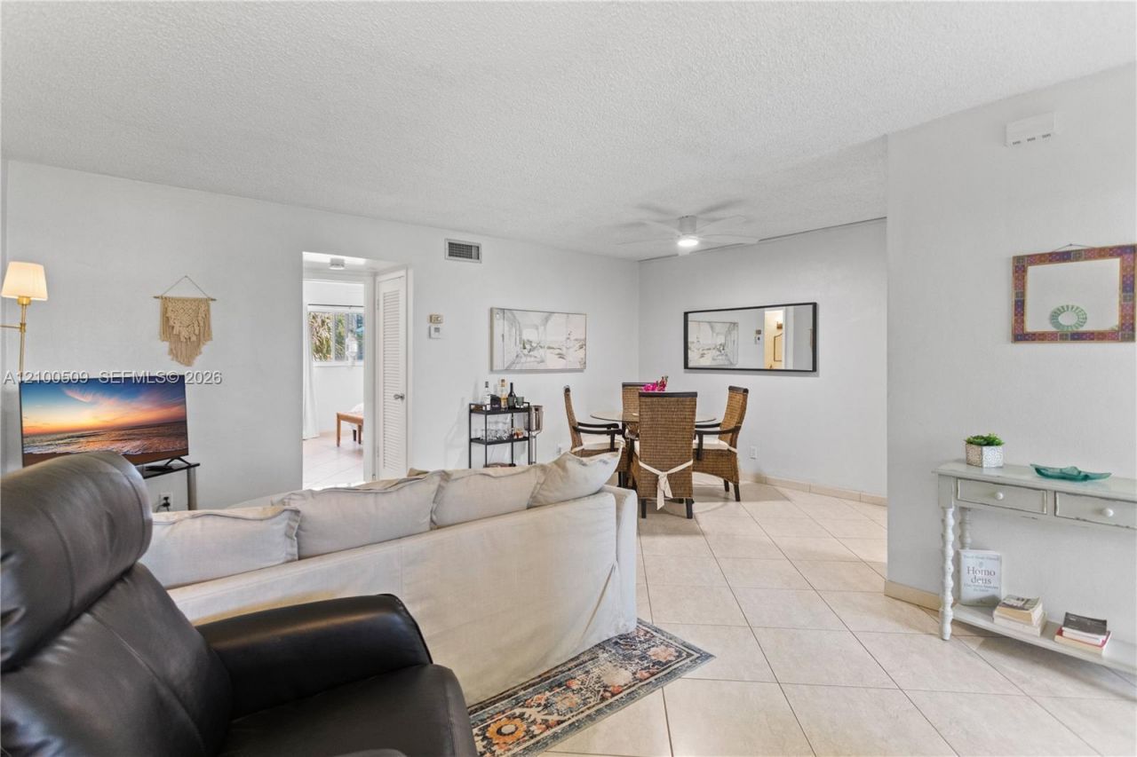 580 Egret Dr , Unit 111, Hallandale Beach, FL 33009 Photo