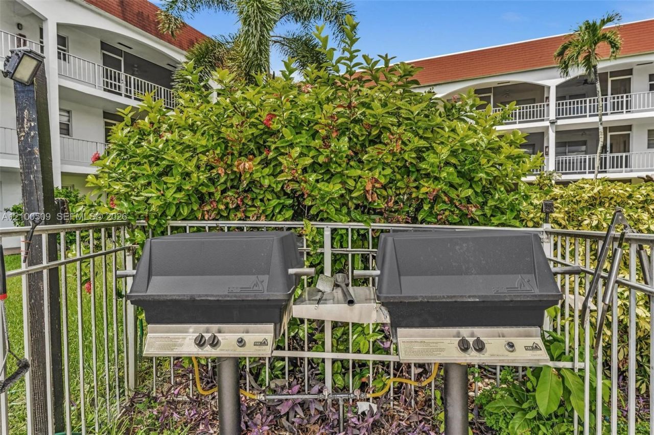 580 Egret Dr , Unit 111, Hallandale Beach, FL 33009 Photo