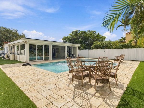 208 Iroquois St , Miami Springs, FL 33166