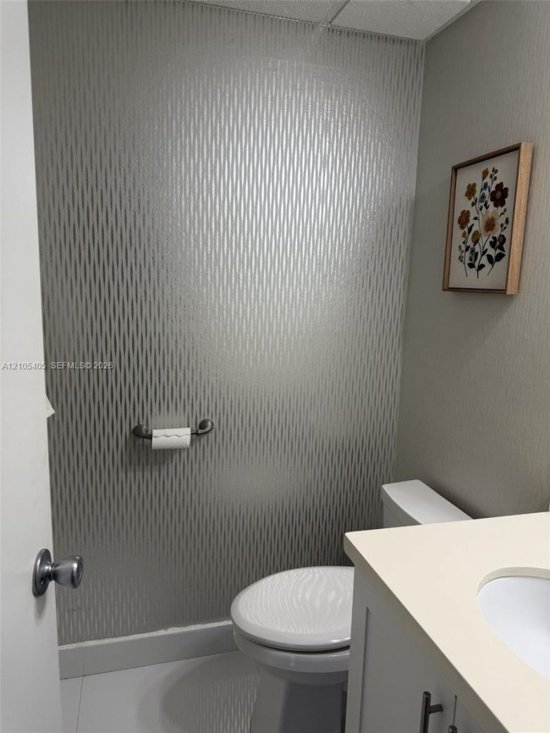 17570 Atlantic Blvd , Unit 119, Sunny Isles Beach, FL 33160 Photo