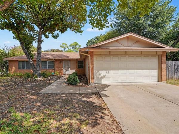 2715 Bellaire Court, Arlington, TX 76013
