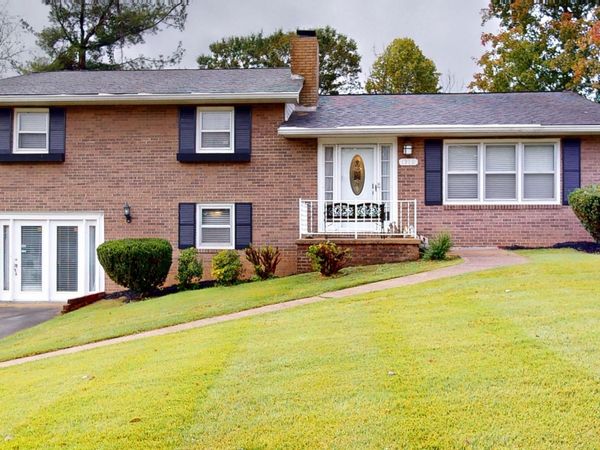 1310 Plantation Drive, Johnson City, TN 37604