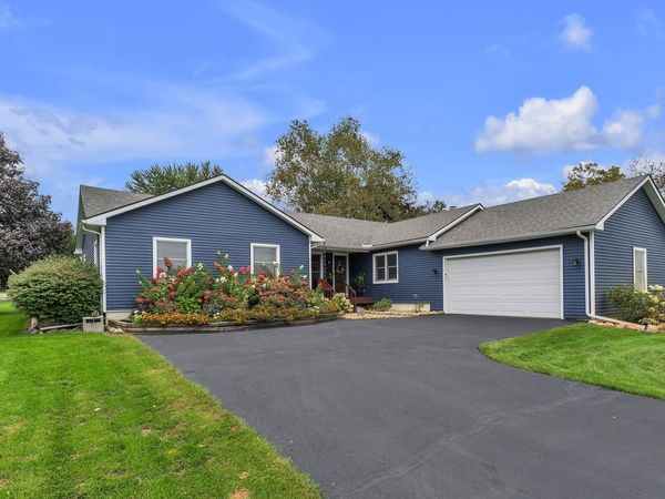 61600 Tayberry Circle, South Lyon, MI 48178