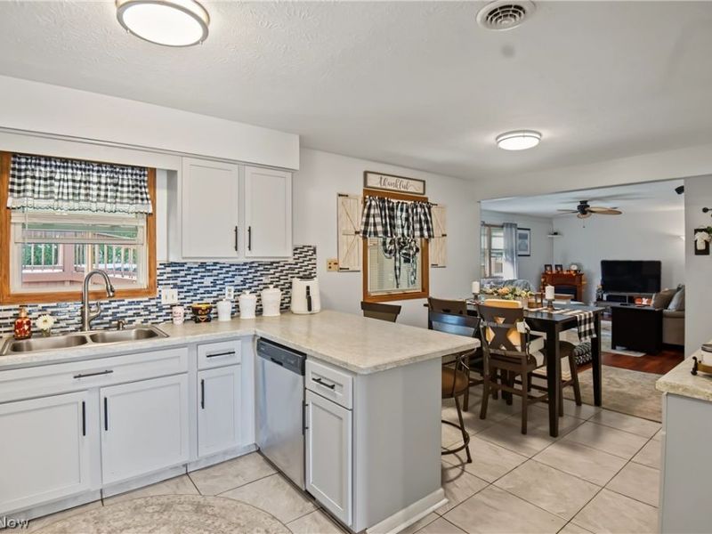 5589 London Drive, Austintown, OH 44515 Photo 4