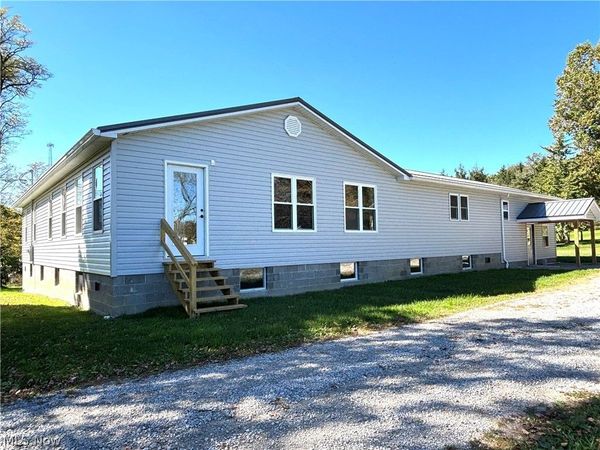 4585 Hawkins Road , New Waterford, OH 44445
