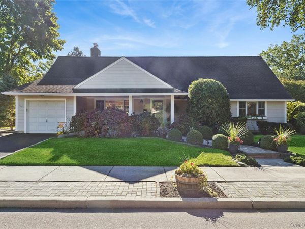 6 Sixth Place, Garden City, NY 11530