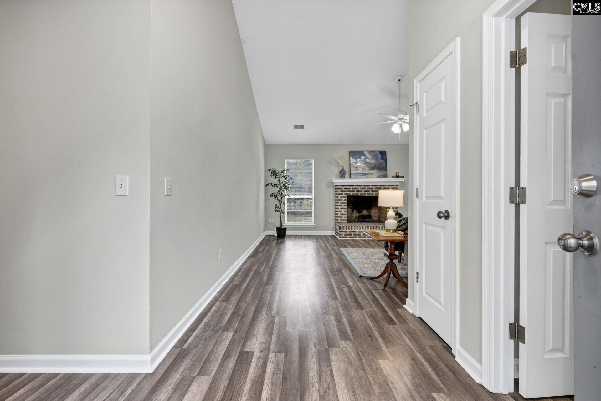 875 Bentley Drive  Photo 6