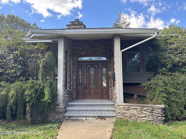 806 Nandy Drive, Kingston, PA 18704