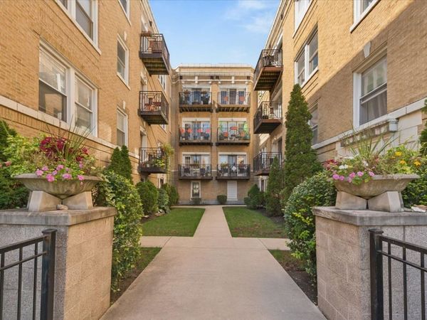 4910 N Drake Avenue , Unit 2, Chicago, IL 60625