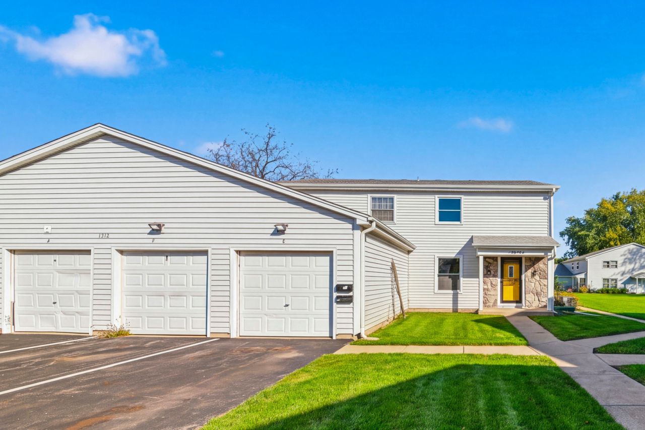 1312 S Glen Circle, Unit D, Aurora, IL 60506 Main Photo