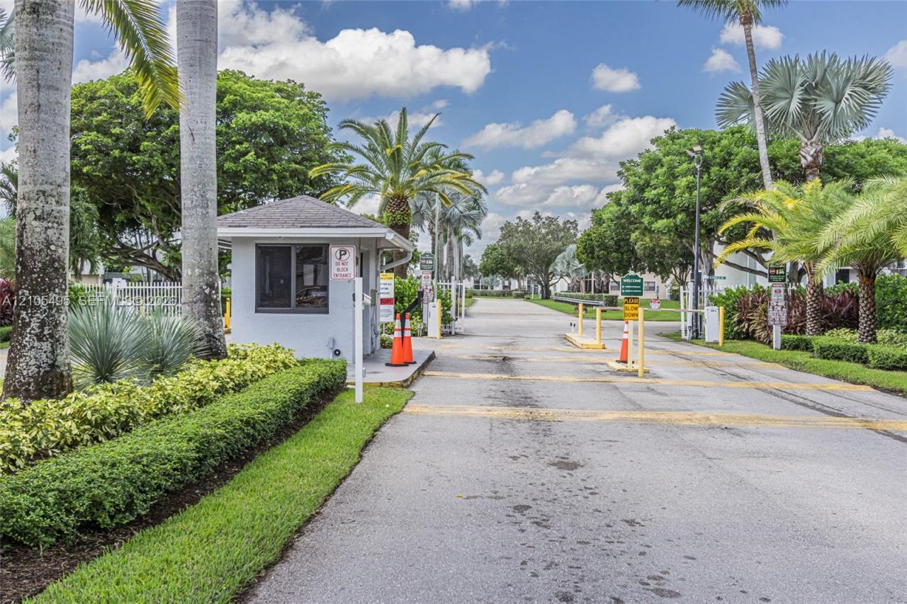 889 Hamilton Dr , Unit 889L, Homestead, FL 33034 Photo