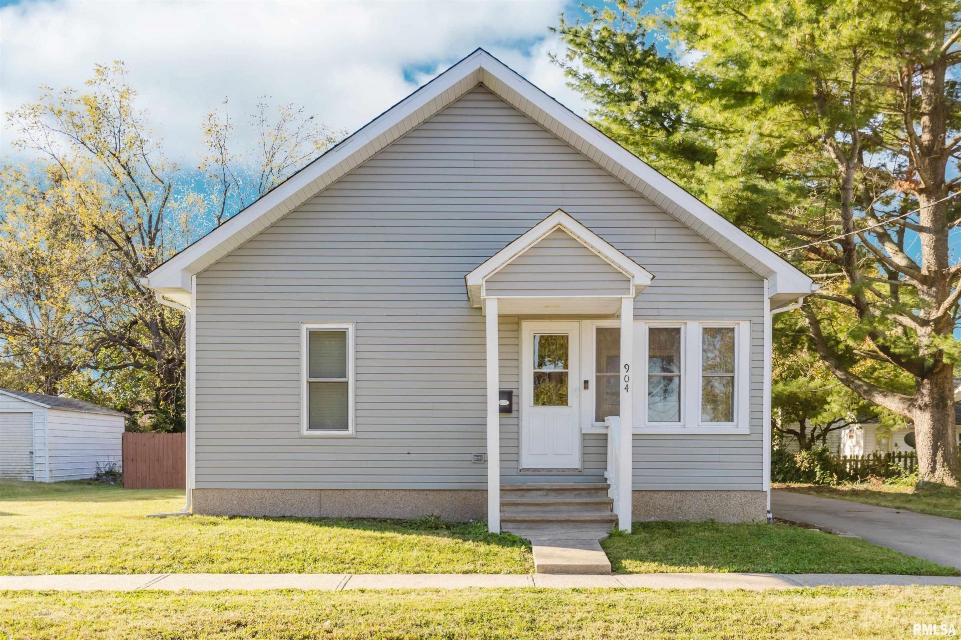 904 E Elm Street, West Frankfort, IL 62896 Main Photo