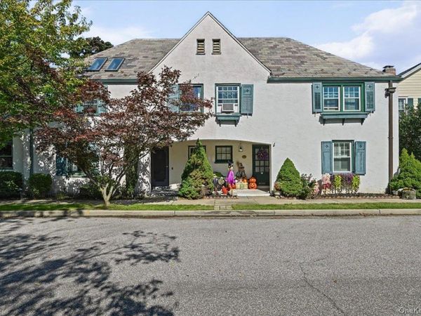 5 1st Place , Garden City, NY 11530