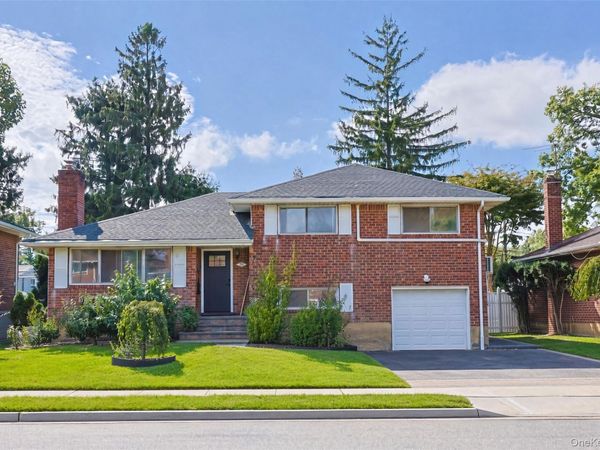 20 Willets Avenue, Syosset, NY 11791