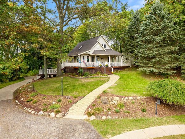 412 Pettis Avenue SE, Ada, MI 49301