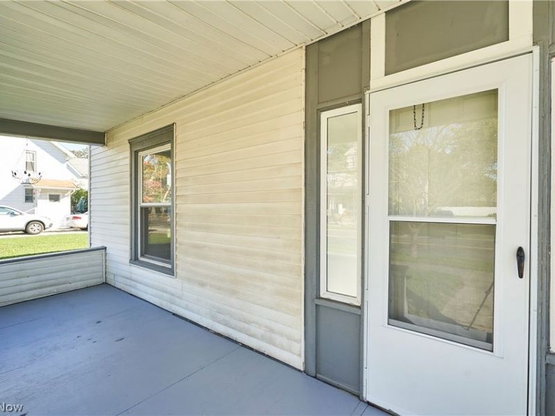 305 4th Street NW, Barberton, OH 44203 Photo 2
