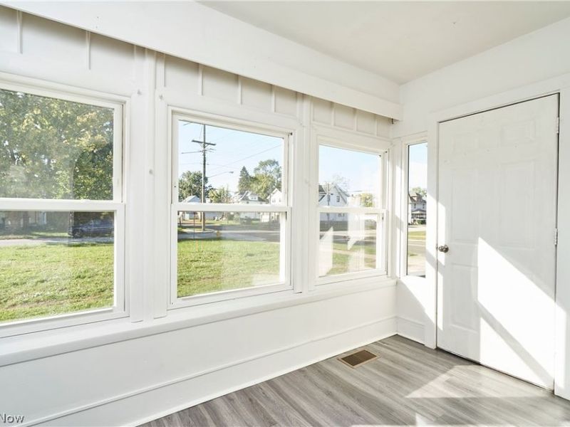 305 4th Street NW, Barberton, OH 44203 Photo 3