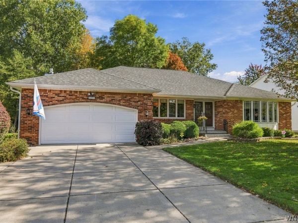 459 Wood Acres Drive, East Amherst, NY 14051
