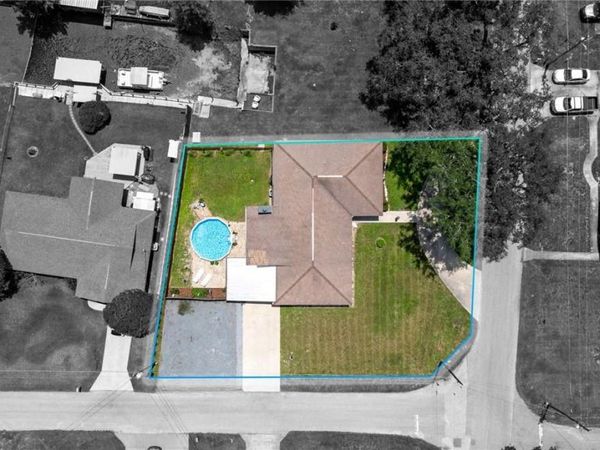 1351 CR 482N , Lake Panasoffkee, FL 33538