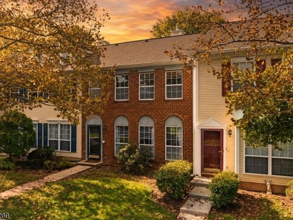 5 Hudson Ct, Franklin, NJ 08823