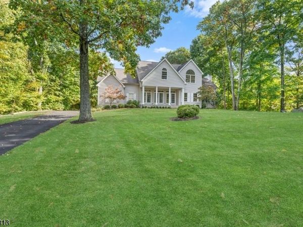 43 Stonehedge Dr, Hardyston, NJ 07460