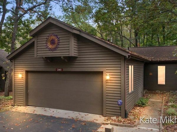 2411 Highpointe Drive, Kalamazoo, MI 49008