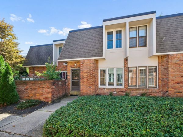 1613 Lafayette Drive , Upper Arlington, OH 43220