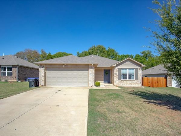 817 Twin Lakes Drive, Noble, OK 73068