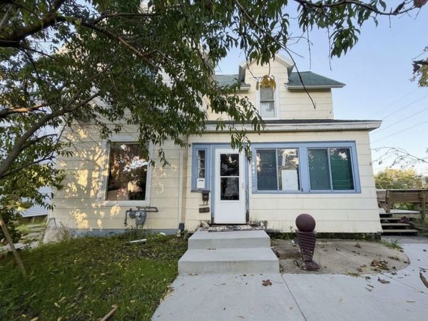 404 SE 3rd Street , Marshalltown, IA 50158