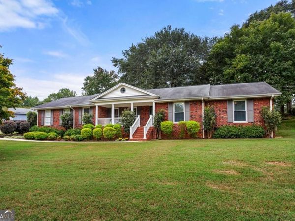 1749 Rangewood Drive SW, Lilburn, GA 30047