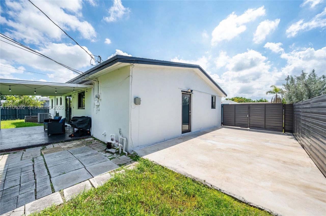 10455 SW 43rd Ter , Miami, FL 33165 Photo