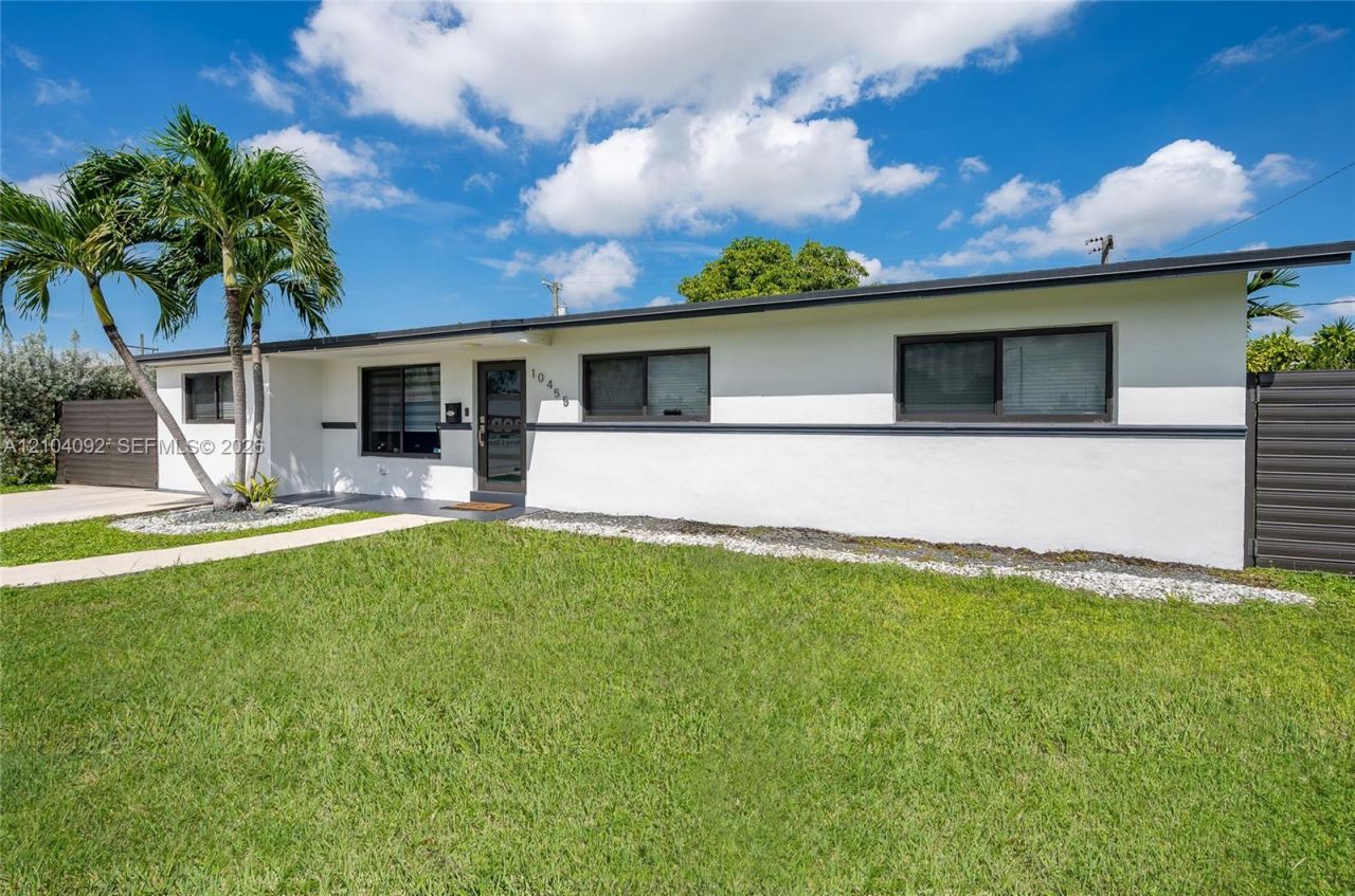 10455 SW 43rd Ter , Miami, FL 33165 Photo