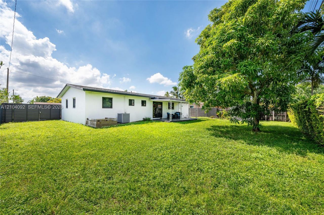 10455 SW 43rd Ter , Miami, FL 33165 Photo