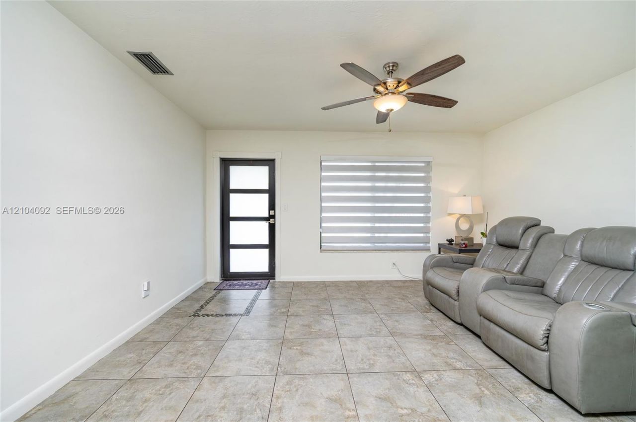 10455 SW 43rd Ter , Miami, FL 33165 Photo