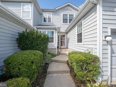 19 VICTORIA CIRCLE, COLLEGEVILLE, PA 19426