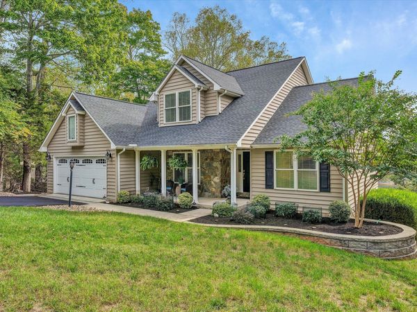 810 Forest Lawn DR , Moneta, VA 24121