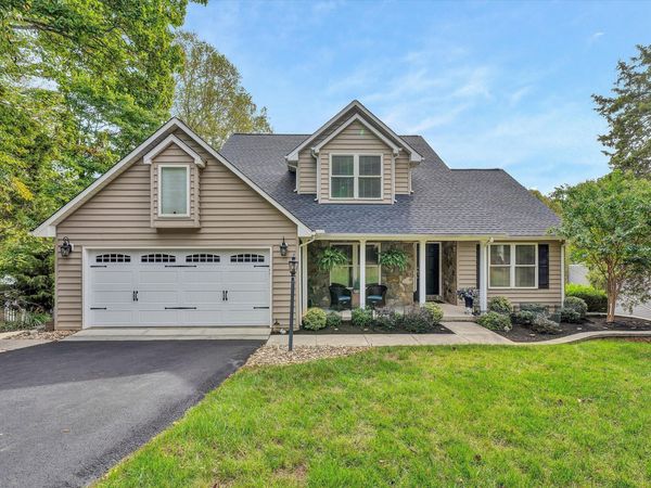 810 Forest Lawn DR , Moneta, VA 24121