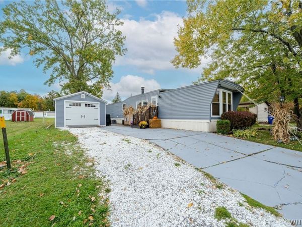 134 East Canyon , Hamburg, NY 14075