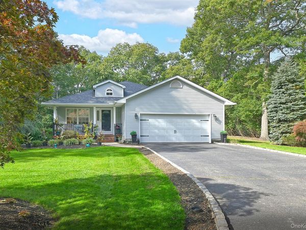 81 C Robinson Avenue, Medford, NY 11763