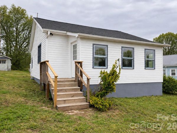 105 E Hartford Avenue , Bessemer City, NC 28016