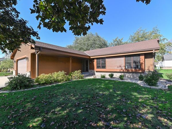 16240 W Allison LANE, New Berlin, WI 53151