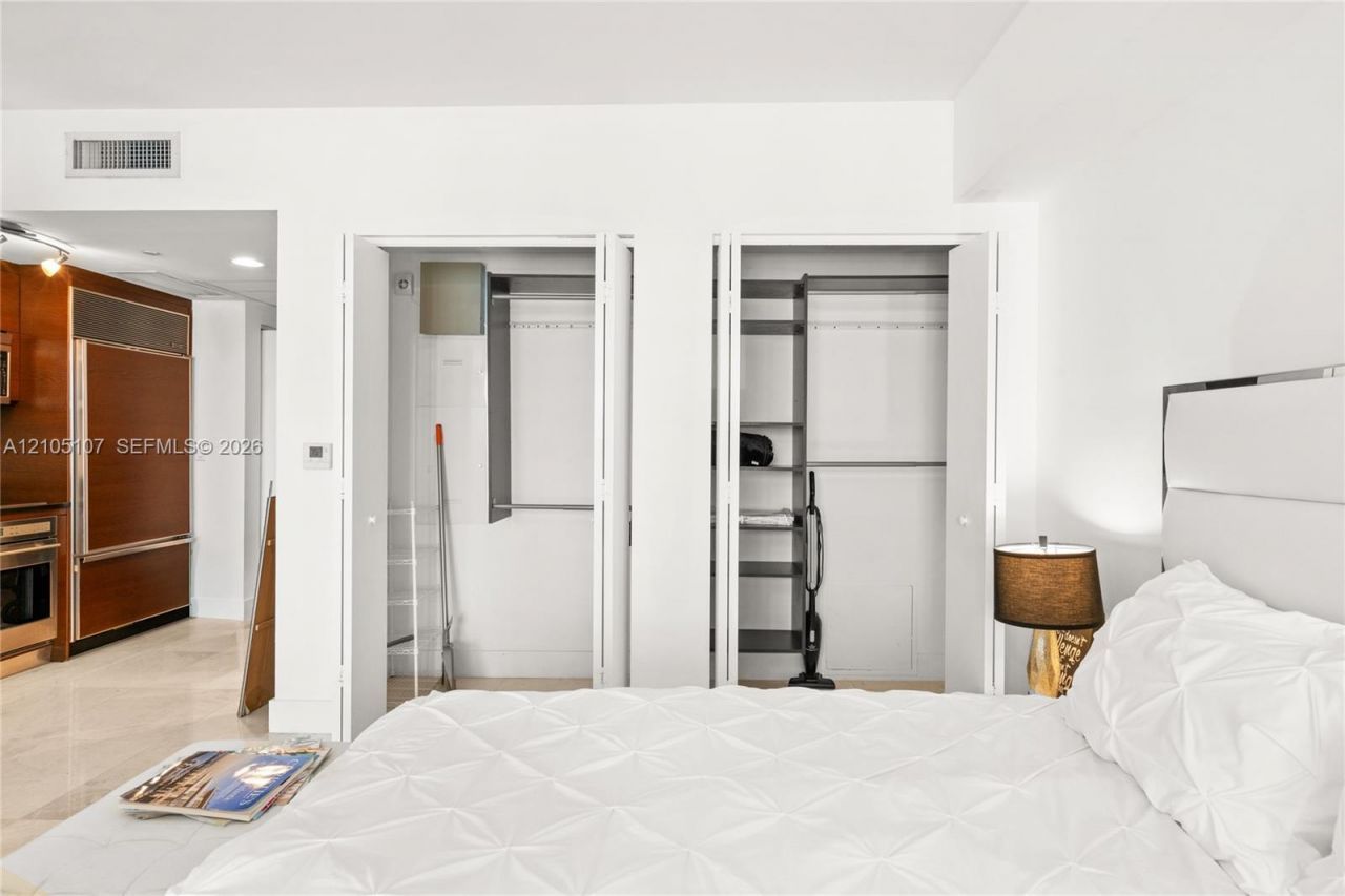 475 Brickell Ave , Unit 2610, Miami, FL 33131 Photo