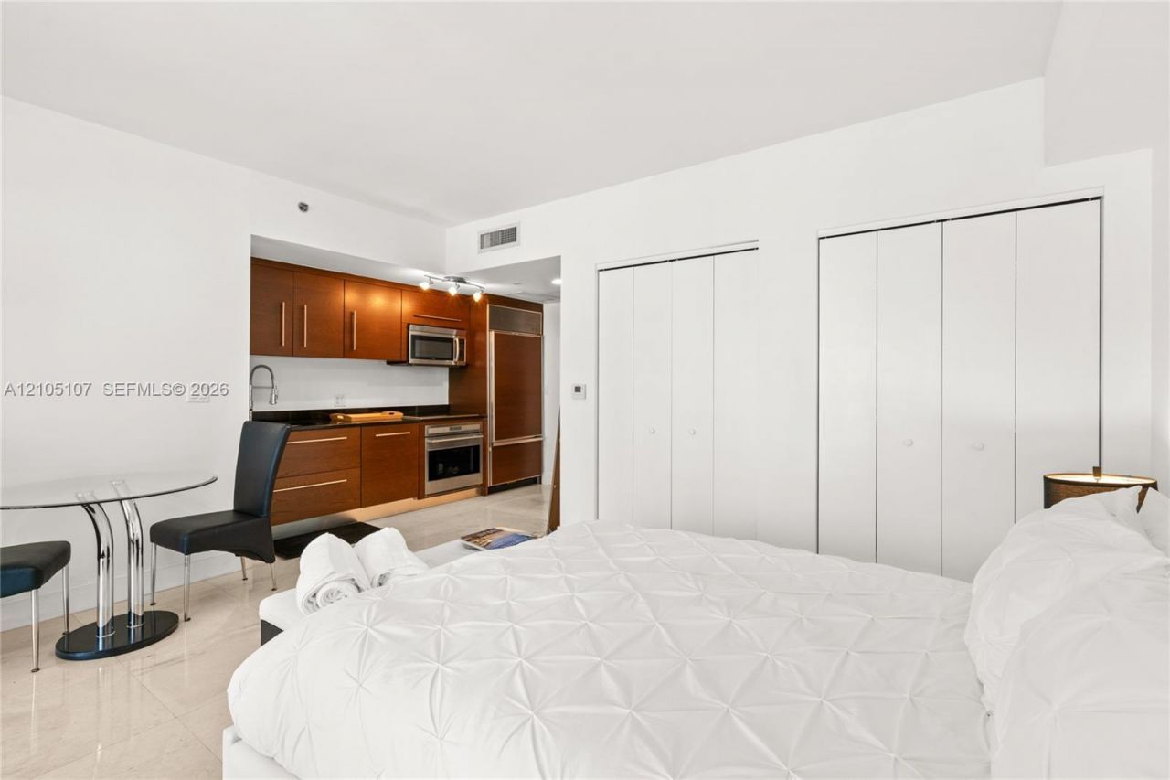 475 Brickell Ave , Unit 2610, Miami, FL 33131 Photo