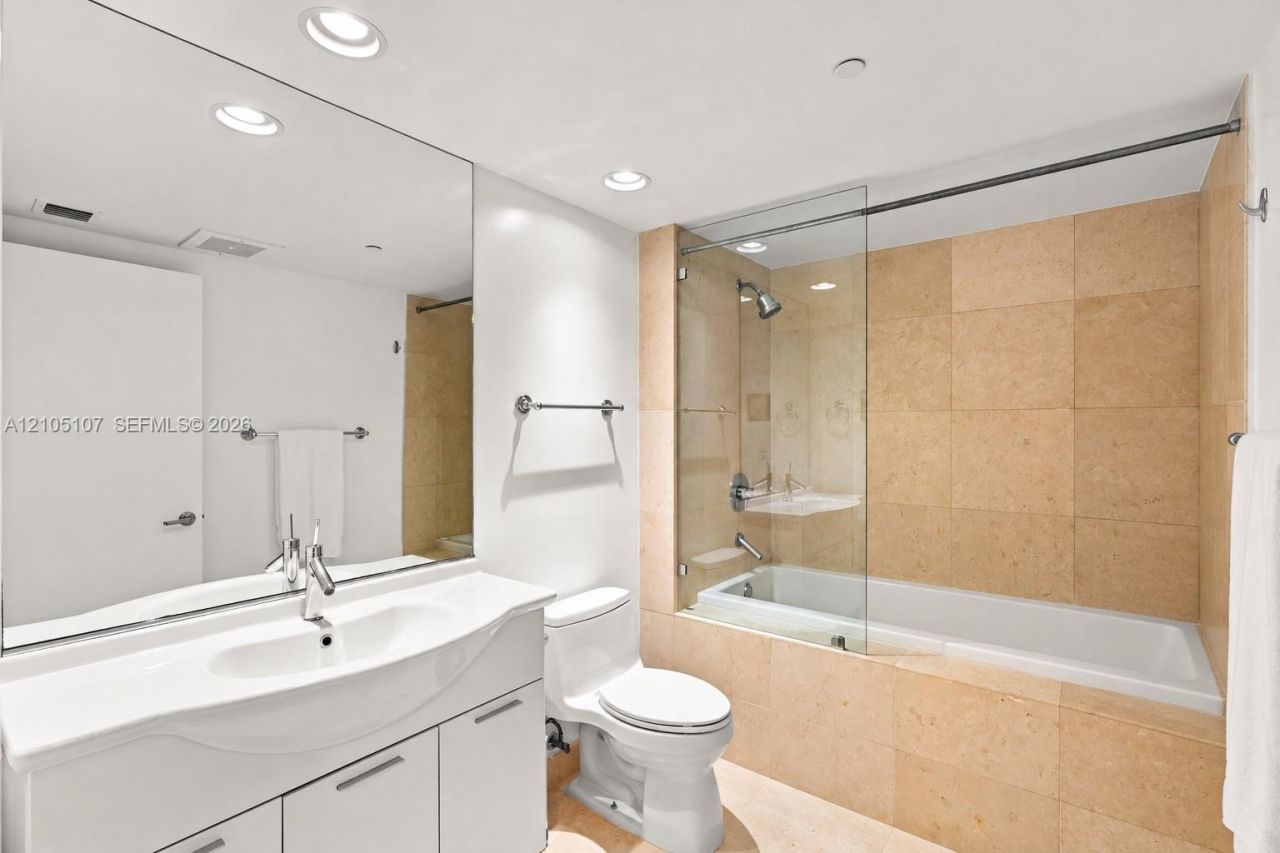 475 Brickell Ave , Unit 2610, Miami, FL 33131 Photo